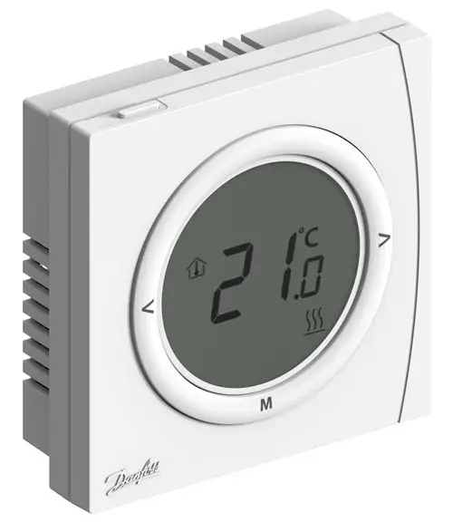 Weißes Danfoss-Raumthermostat mit LCD-Display, Temperaturanzeige von 5 bis 30 °C, sowie Bedienelementen zur Einstellung der gewünschten Temperatur.
